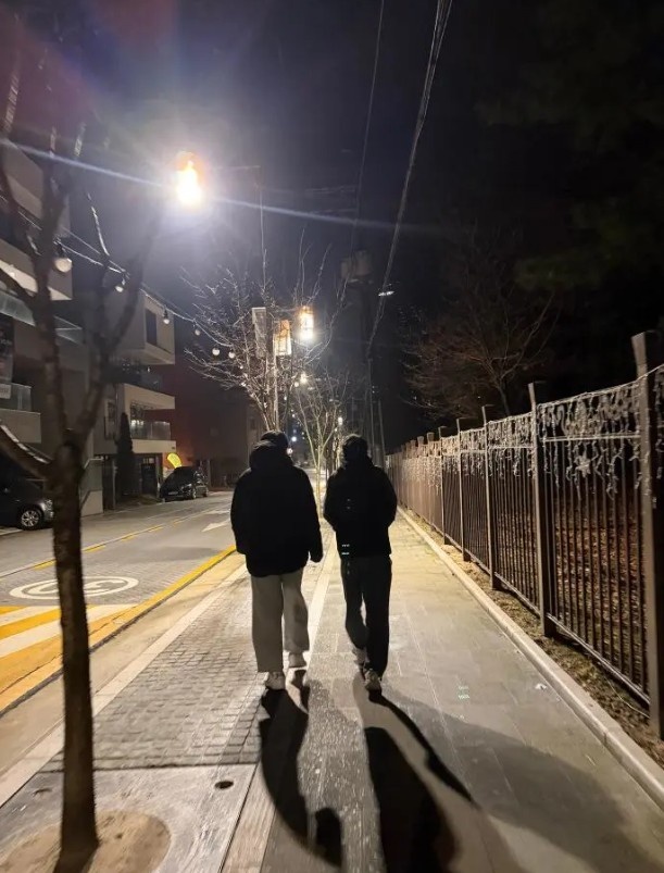 AL分享队员日常：香克斯结账请我们吃了米肠汤